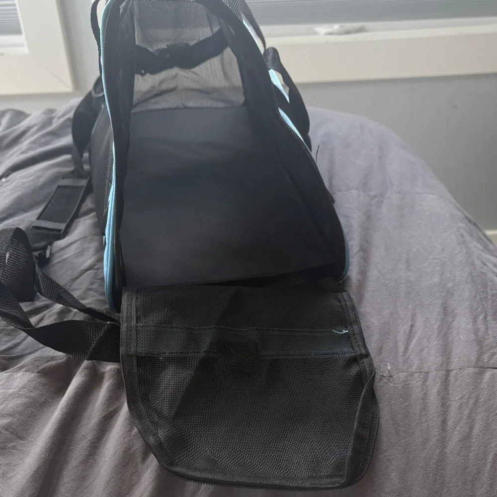 Small pet carrier (up to 10 pounds)